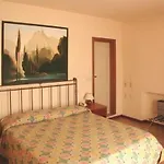 Hotel El Rancho 3*